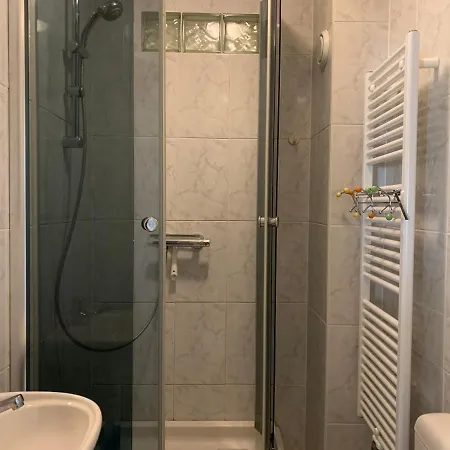 게스트하우스 Large In Free Parking 10mins To Airport Excellent Customer Services *