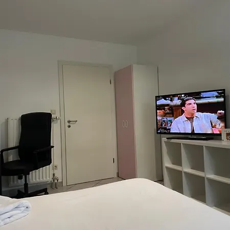 Large In Free Parking 10mins To Airport Excellent Customer Services 게스트하우스 Schuttrange