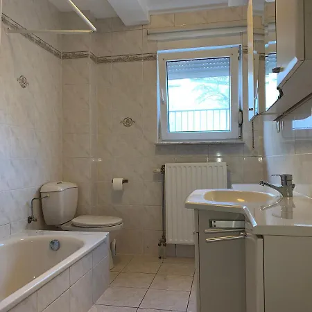 Large In Free Parking 10mins To Airport Excellent Customer Services Maison d'hôtes