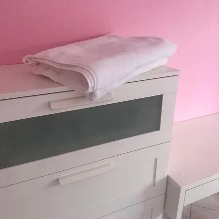 Large In Free Parking 10mins To Airport Excellent Customer Services Vendégház