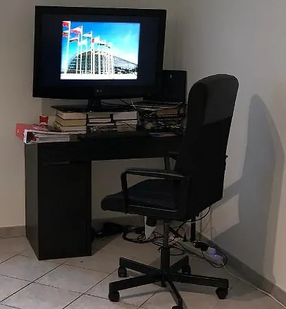 Large In Free Parking 10mins To Airport Excellent Customer Services Vendégház