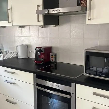 Vendégház Large In Free Parking 10mins To Airport Excellent Customer Services