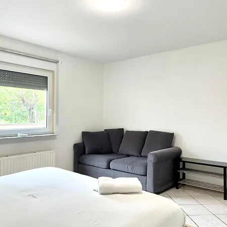 Large In Free Parking 10mins To Airport Excellent Customer Services * Schuttrange