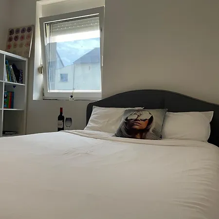 Large In Free Parking 10mins To Airport Excellent Customer Services