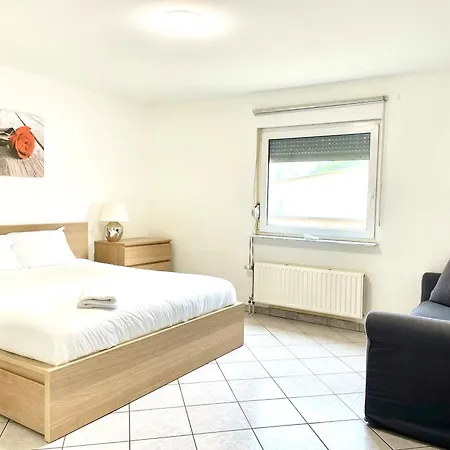 Maison d'hôtes Large In Free Parking 10mins To Airport Excellent Customer Services *