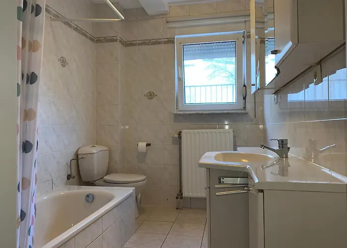 Large In Free Parking 10mins To Airport Excellent Customer Services בית הארחה