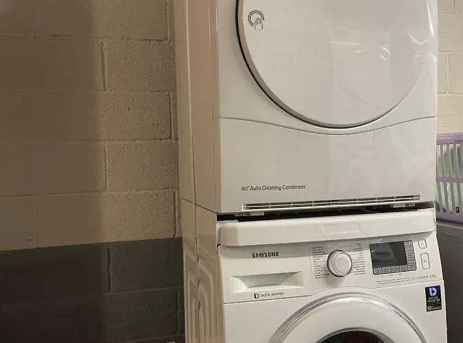 Vendégház Large In Free Parking 10mins To Airport Excellent Customer Services