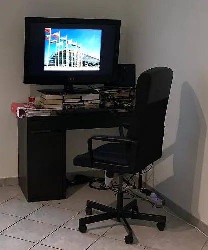 Large In Free Parking 10mins To Airport Excellent Customer Services בית הארחה