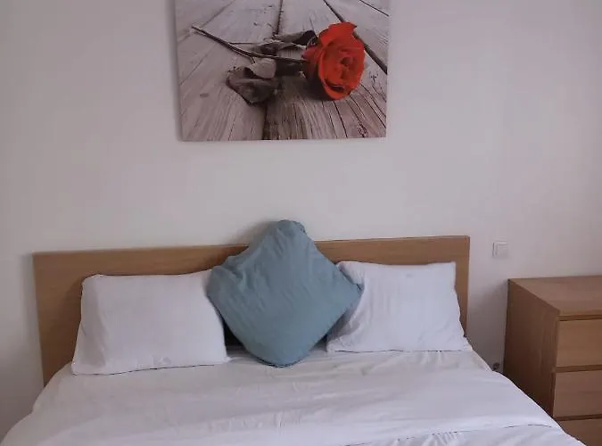 Large In Free Parking 10mins To Airport Excellent Customer Services Casa de hóspedes *