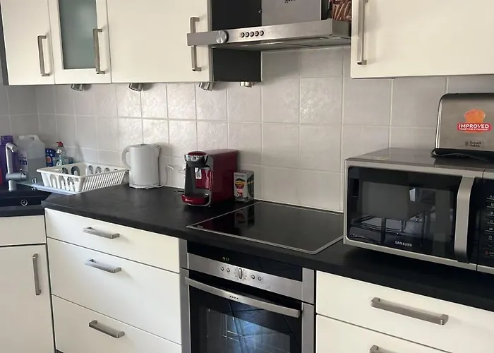 Casa de hóspedes Large In Free Parking 10mins To Airport Excellent Customer Services