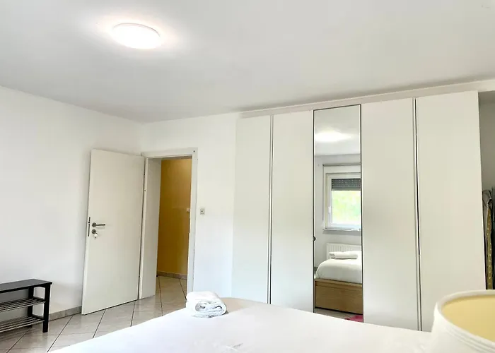 Large In Free Parking 10mins To Airport Excellent Customer Services