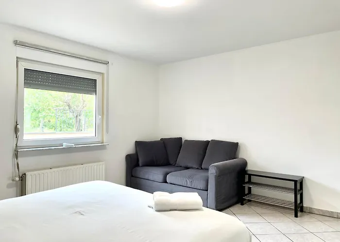 Large In Free Parking 10mins To Airport Excellent Customer Services * Schuttrange