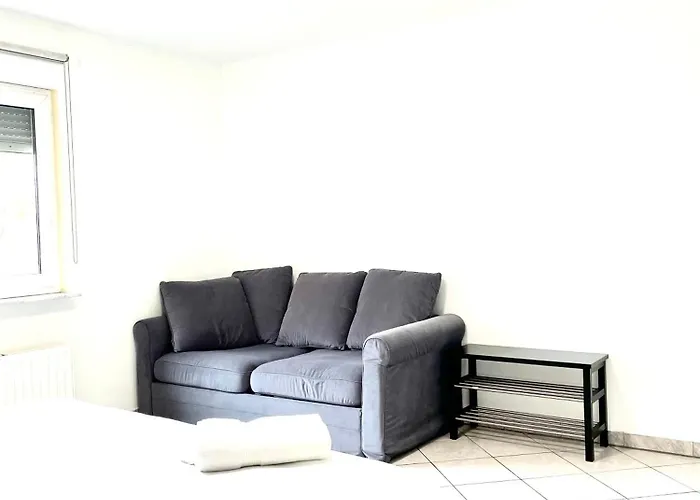 Large In Free Parking 10mins To Airport Excellent Customer Services Schuttrange