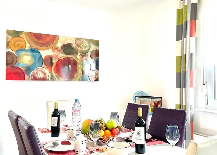 Casa de hóspedes Large In Free Parking 10mins To Airport Excellent Customer Services *