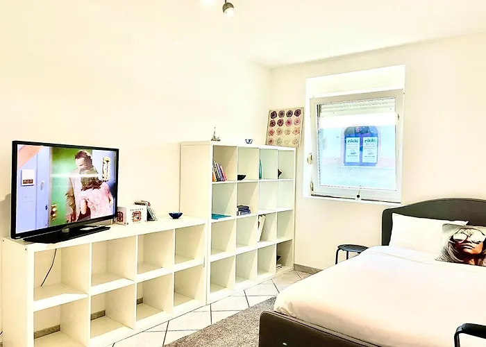 Vendégház Large In Free Parking 10mins To Airport Excellent Customer Services Schuttrange